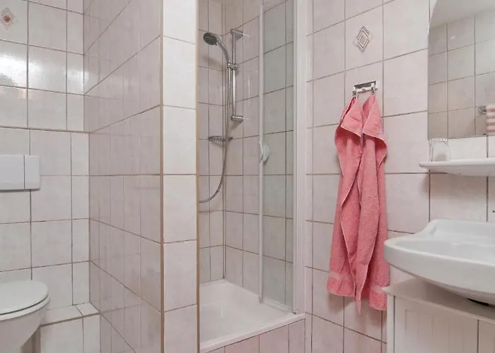 皮奥维赞膳食公寓 3* 法克湖